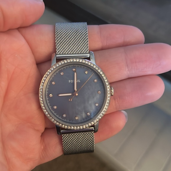 Womens FOSSIL Watch - Picture 2 of 5